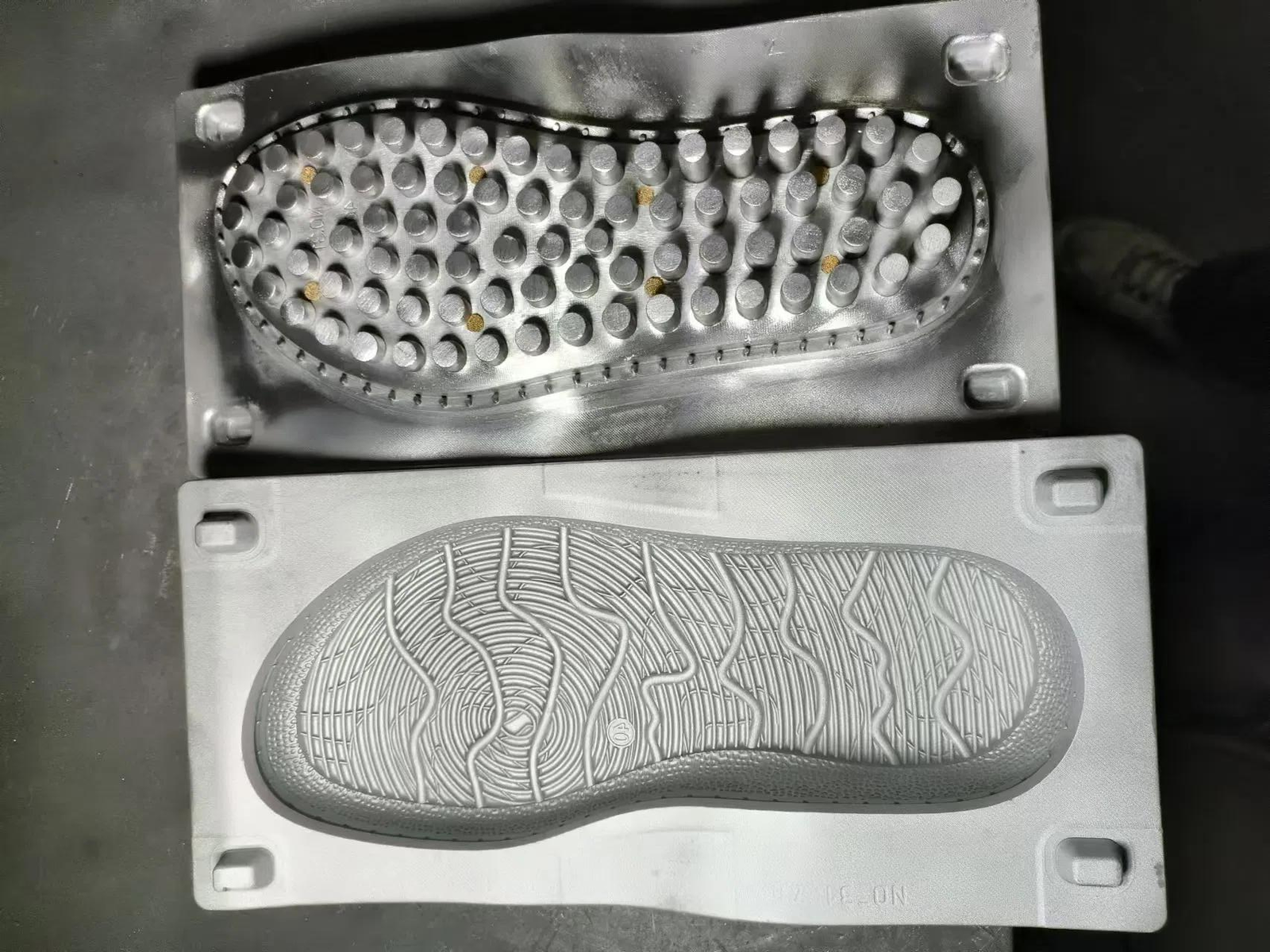 PU Sole Pouring Mold Description-1