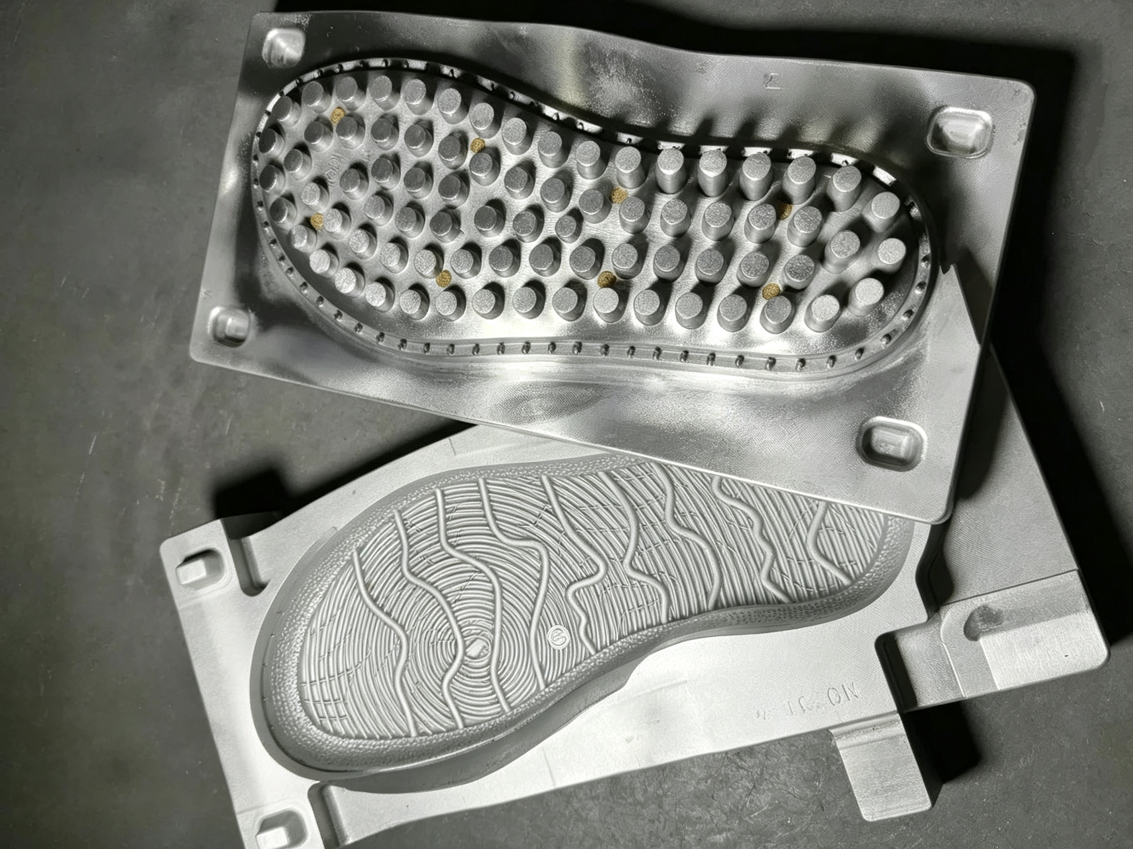 PU Sole Pouring Mold Description 2