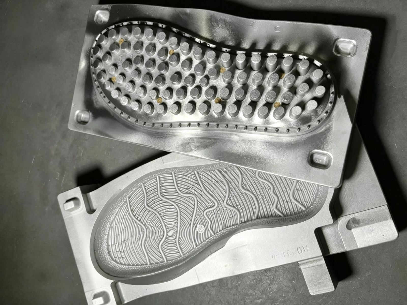 PU Sole Pouring Mold Description-2